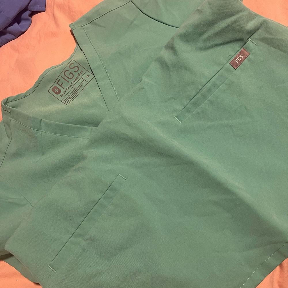 Surgical green casma figs top